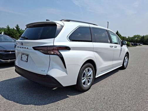 2025 Toyota Sienna XLE