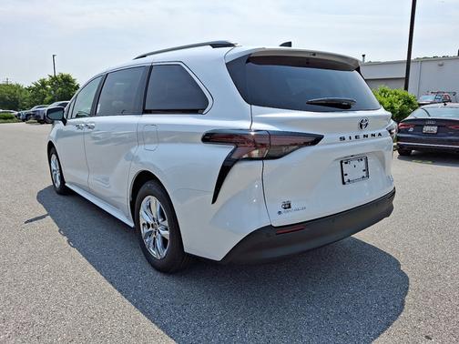 2025 Toyota Sienna XLE
