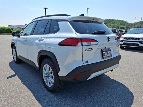 2025 Toyota Corolla Cross LE