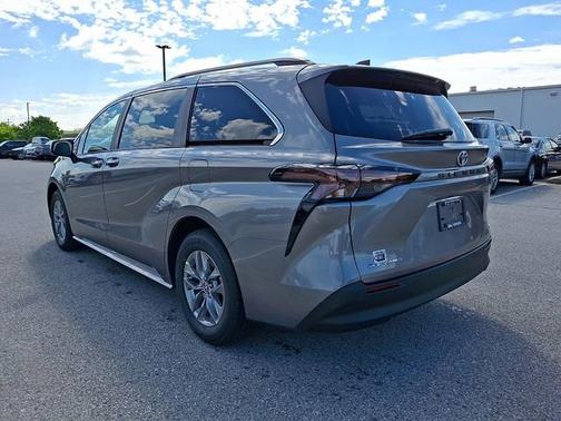 Heavy Metal   1L5 2026 Toyota Sienna XLE