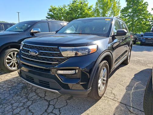 Agate Black Metallic Um 2023 Ford Explorer XLT