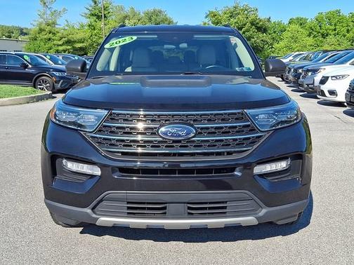 Agate Black Metallic Um 2023 Ford Explorer XLT