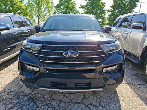 Agate Black Metallic   Um 2023 Ford Explorer XLT
