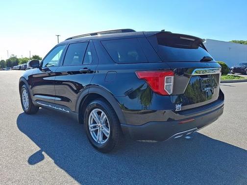 Agate Black Metallic Um 2023 Ford Explorer XLT
