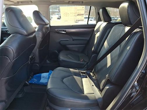 2026 Toyota Highlander Hybrid Platinum