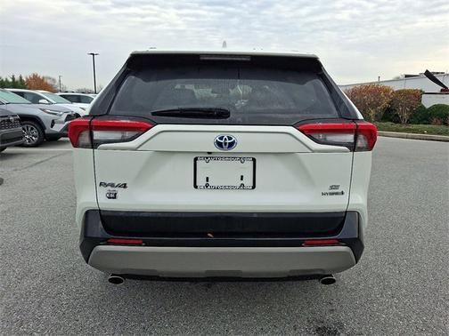 2022 Toyota RAV4 Hybrid SE