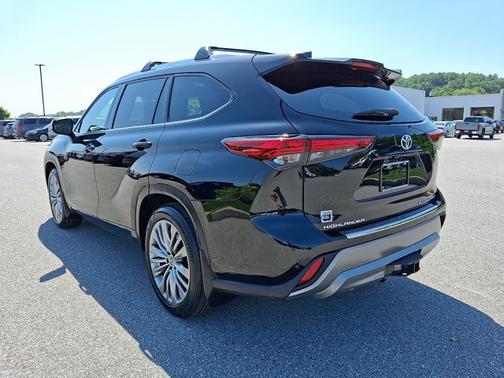 2022 Toyota Highlander Platinum
