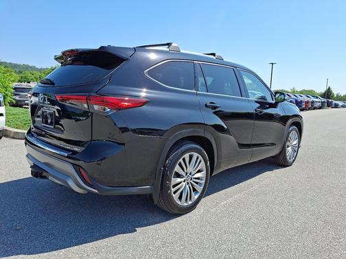 2022 Toyota Highlander Platinum