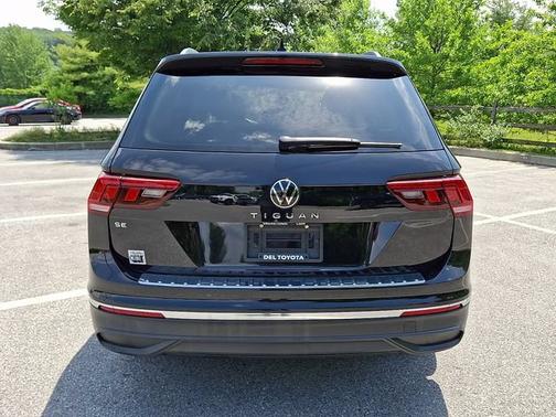 Deep Black Pearl 2T2t 2023 Volkswagen Tiguan SE
