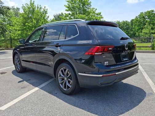 Deep Black Pearl 2T2t 2023 Volkswagen Tiguan SE