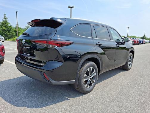 2025 Toyota Highlander XLE