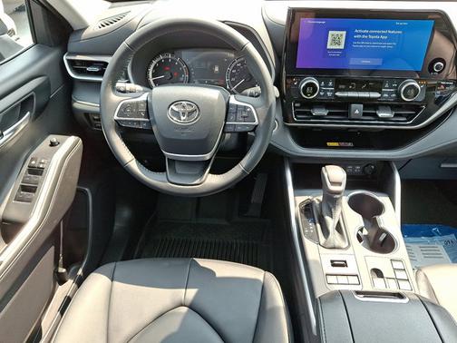 2025 Toyota Highlander XLE