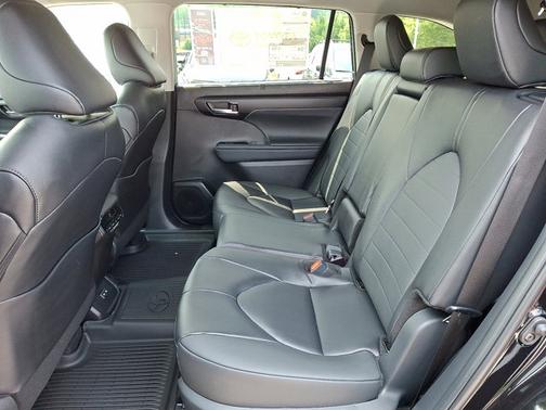 2025 Toyota Highlander XLE