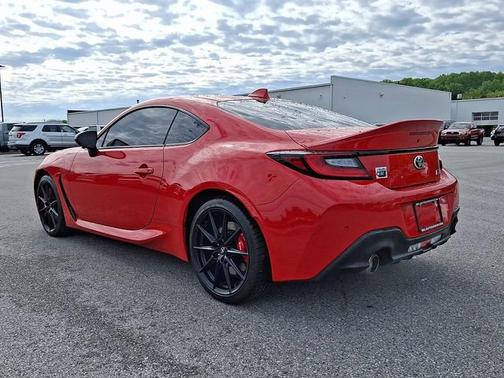 Track Bred   Dck 2025 Toyota GR86 Premium