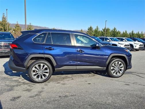 2022 Toyota RAV4 XLE Premium