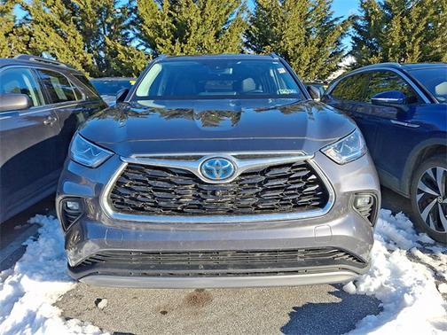 2023 Toyota Highlander Hybrid Platinum