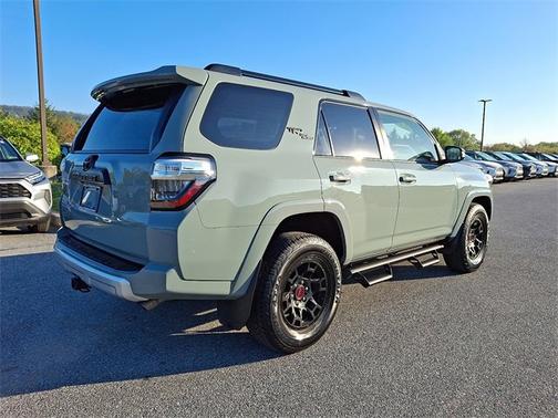 2023 Toyota 4Runner TRD Off Road