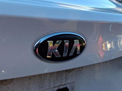 Snow White Pearl 2018 Kia Forte LX