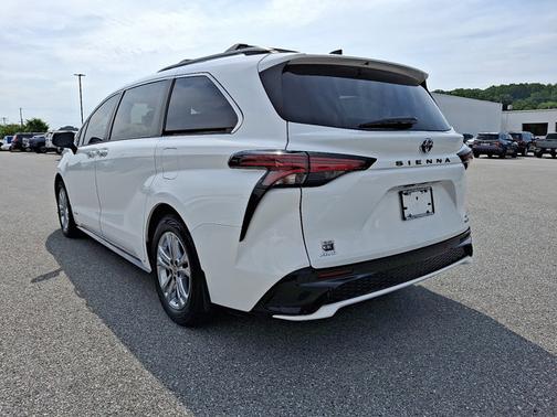 2021 Toyota Sienna XSE 7 Passenger