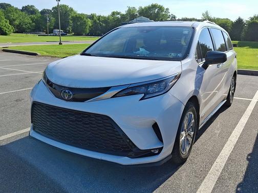 2021 Toyota Sienna XSE 7 Passenger