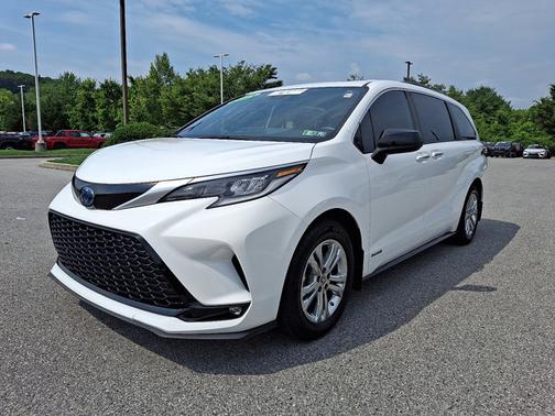 2021 Toyota Sienna XSE 7 Passenger