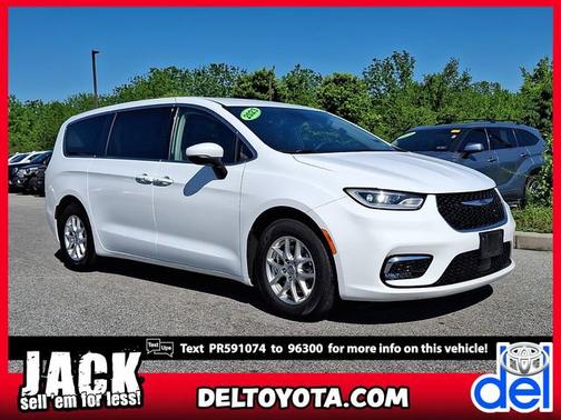 Bright White Clearcoat 2023 Chrysler Pacifica Touring L