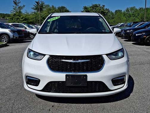 Bright White Clearcoat 2023 Chrysler Pacifica Touring L