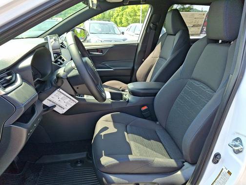 2025 Toyota RAV4 Hybrid SE