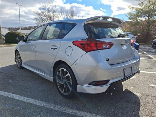 2018 Toyota Corolla iM Base (CVT)