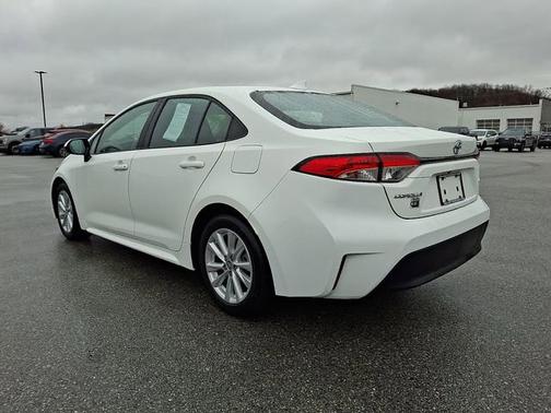 Ice Cap 2024 Toyota Corolla LE