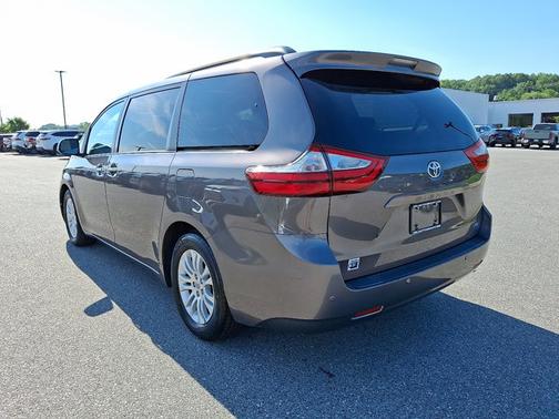 2016 Toyota Sienna XLE