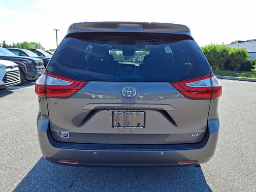 2016 Toyota Sienna XLE