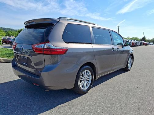 2016 Toyota Sienna XLE
