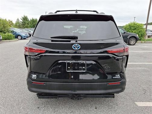 2022 Toyota Sienna LE