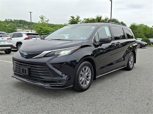 2022 Toyota Sienna LE