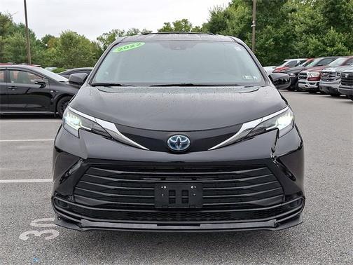 2022 Toyota Sienna LE