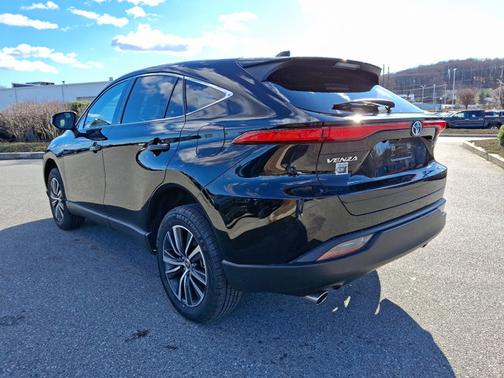2024 Toyota Venza LE