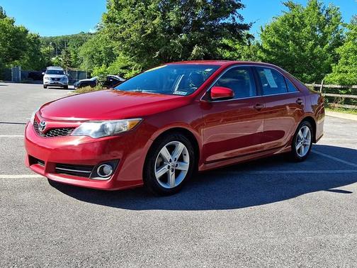 Barcelona Red Metallic 2013 Toyota Camry SE