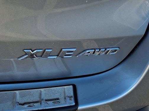 Celestial Silver Metallic 2017 Toyota Highlander XLE