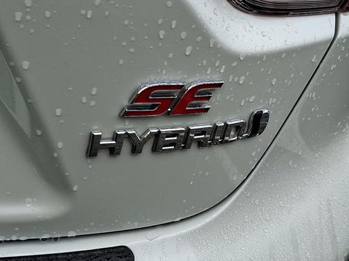 2024 Toyota Corolla Hybrid SE