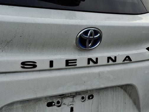 2021 Toyota Sienna XSE 7 Passenger