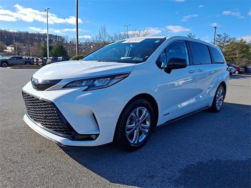 2021 Toyota Sienna XSE 7 Passenger