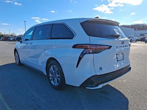 2021 Toyota Sienna XSE 7 Passenger