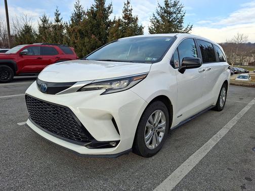 2021 Toyota Sienna XSE 7 Passenger