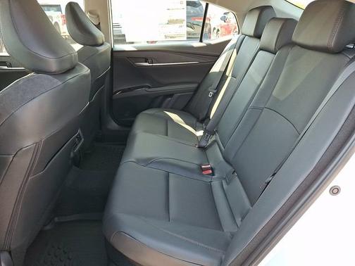Wind Chill Pearl 089 2026 Toyota Camry XLE