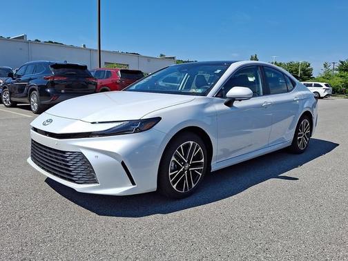 Wind Chill Pearl 089 2026 Toyota Camry XLE