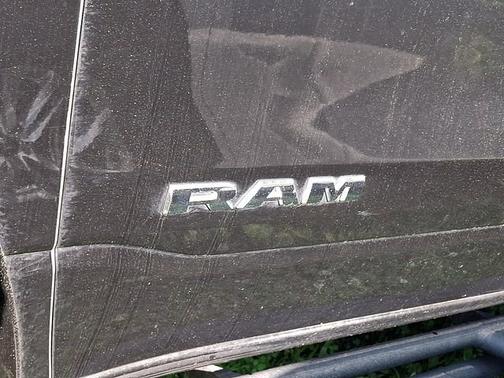 Diamond Black Crystal Pearlcoat 2025 RAM 1500 Laramie
