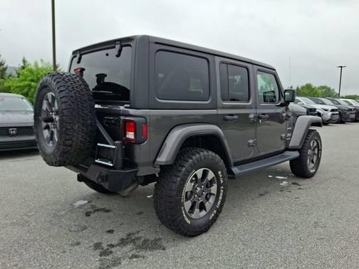 Granite Crystal Metallic Clearcoat 2018 Jeep Wrangler Unlimited Sahara