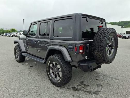 Granite Crystal Metallic Clearcoat 2018 Jeep Wrangler Unlimited Sahara