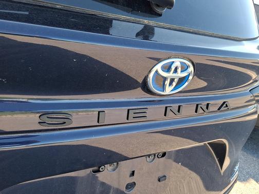 2022 Toyota Sienna XLE